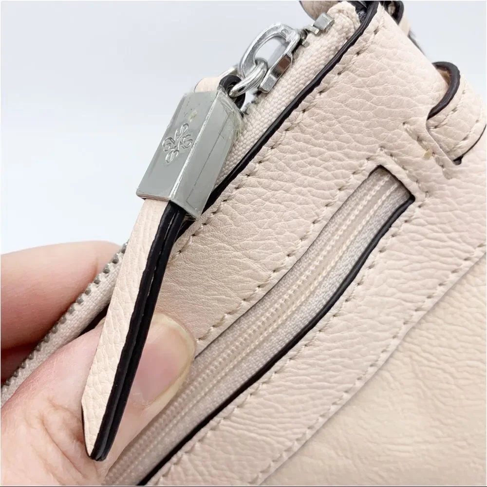 Vera Wang Peach Wristlet Wallet NWOT‎